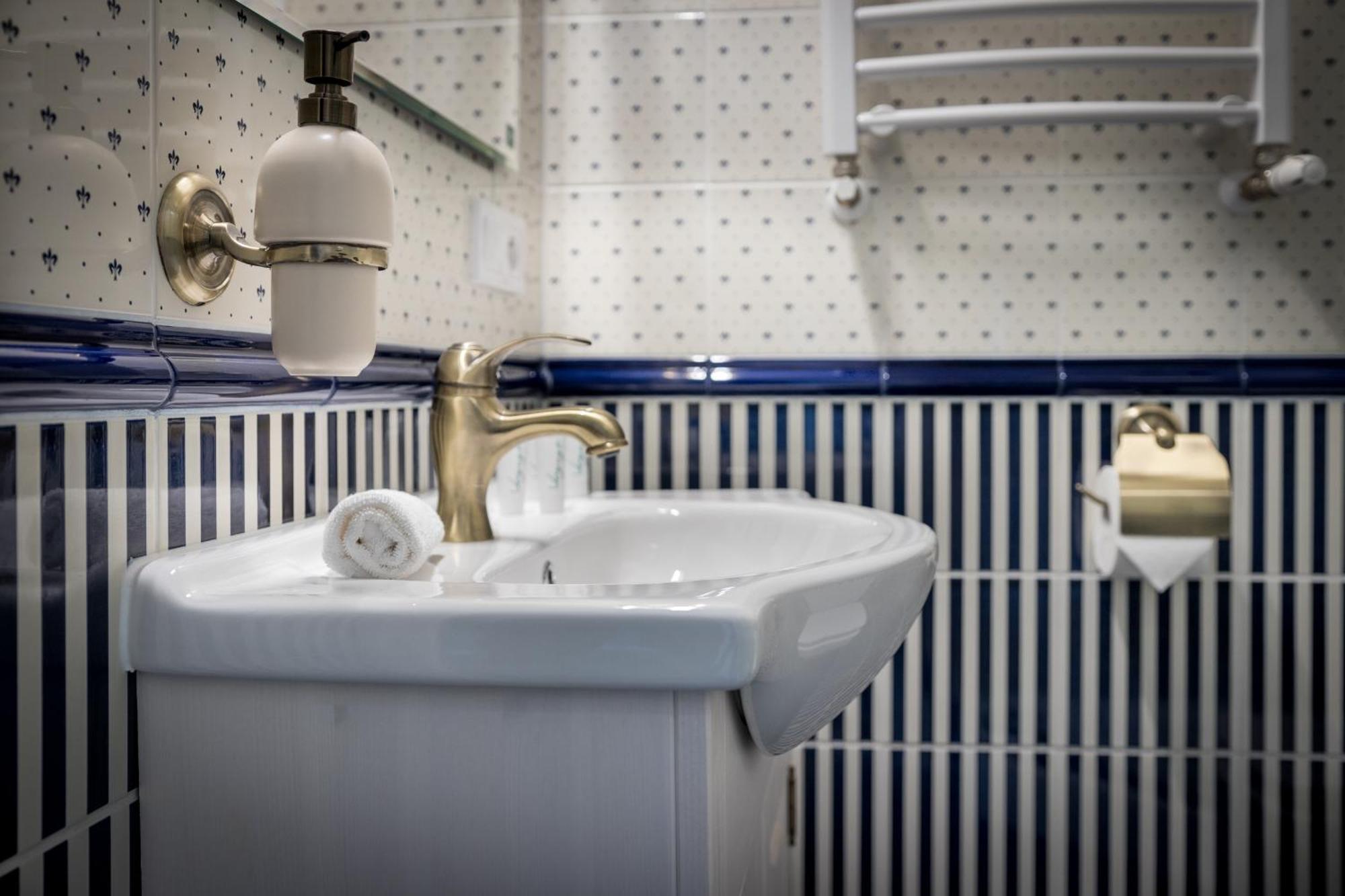 Apartamento Karmelicka Stylish In Cracow By Renters Cracovia